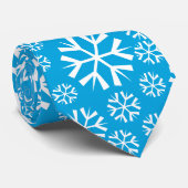 White Snowflakes Pattern on Blue Background Stropdas (Opgerold)