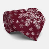White Snowflakes Pattern on Dark Red Stropdas (Opgerold)