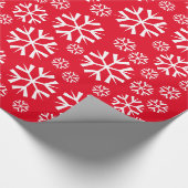White Snowflakes Pattern on Red Background Cadeaupapier (Hoek)