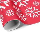 White Snowflakes Pattern on Red Background Cadeaupapier (Rol Hoek)