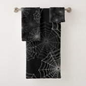 White Spider Web Cobweb Silk Pattern (zwart) Bad Handdoek (Insitu)