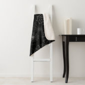 White Spider Web Cobweb Silk Pattern (zwart) Sherpa Deken (In situ)