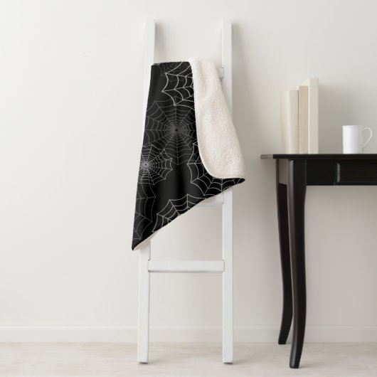White Spider Web Cobweb Silk Pattern (zwart) Sherpa Deken (In situ)