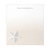 White Starfish on Tan Ocean Coast Beach Sand Notitieblok (Voorkant)
