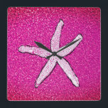 White Starfish Pink Glittery Ombre Girls Room Vierkante Klok<br><div class="desc">Gedrukt met wit zeestervormig patroon op een luxueuze roze achtergrond. Maakt een mooi cadeau voor de decor voor meisjes!</div>