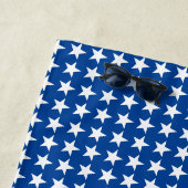 White Stars Pattern over Blue American Flag Theme Strandlaken (In situ)