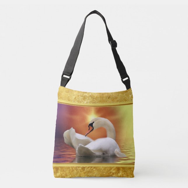 White Swan in een meer met een oranje goudzonsonde Crossbody Tas (Voorkant)
