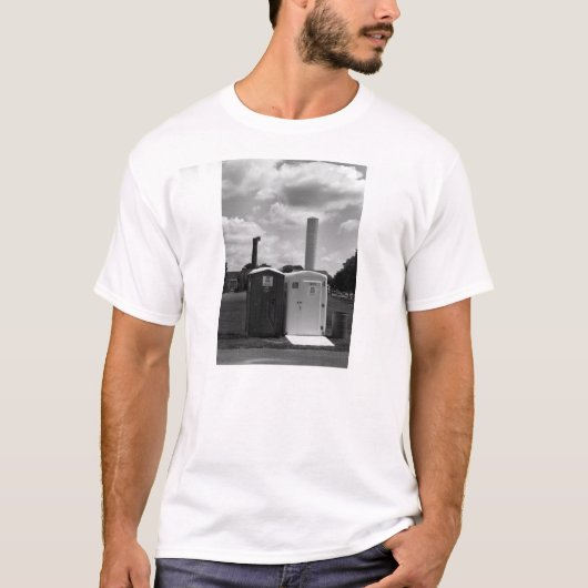 White T Shirt met Porta Potties (Voorkant)