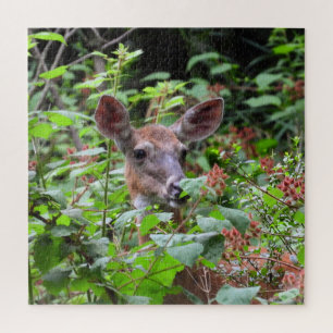 White Tail Doe Deer Eating Berries Legpuzzel