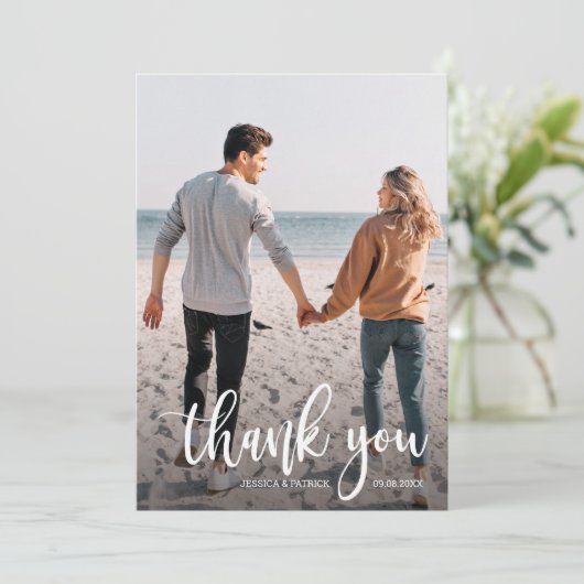 White Text Overlay Weddenfoto Bedankkaart (Staand voorkant)