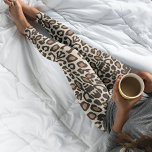 White tiger Safari Print Leggings<br><div class="desc">Witte tijgerprint leggings zijn een gedurfde en modieuze keuze met een levendige groene achtergrond en een ingewikkeld luipaardprint. De unieke combinatie van de opvallende witte kleur en de klassieke luipaardprint creëer is een boeiende versmelting van moderne en animalistische esthetiek. Deze leggings zijn veelzijdig, geschikt voor zowel casual als dressier gelegenheden....</div>