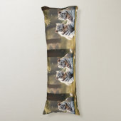 White Tigers in Soft Forest Light – Elegant Lichaamskussen (Voorkant Verticaal)