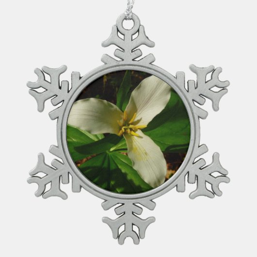 White Trillium Flower Spring Wilde Tin Sneeuwvlok Ornament (Voorkant)