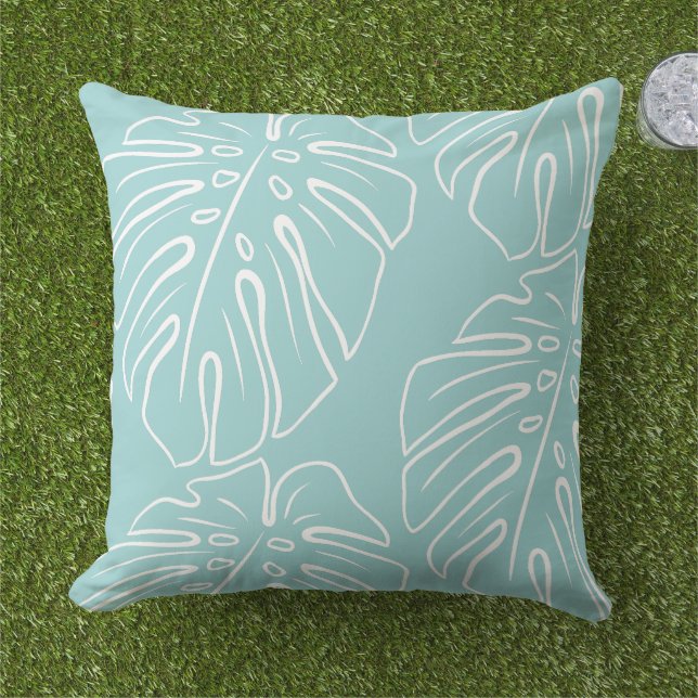 White Tropical Leaf Motif on Seaglass Green Blue Buitenkussen (Gras)