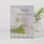 White Tulip and Pearls Spring Wedding Kaart (Staand voorkant)