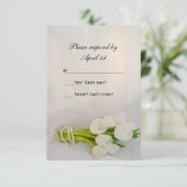 White Tulip Bouquet Spring Wedding RSVP Card Kaartje (Staand voorkant)