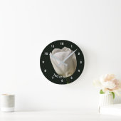 White Tulip Flower Personalized Ronde Klok (Huis)