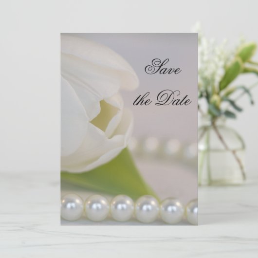 White Tulip Pearls Spring Wedding Save the Date (Staand voorkant)