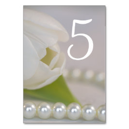 White Tulp and Pearls Spring Wedding Table Number Kaart
