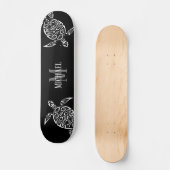 White Turtle Tribal Black Background Monogram Persoonlijk Skateboard (Voorkant)