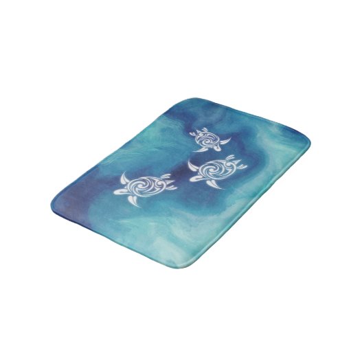 White Turtles in Blue Ocean Waterverf Badmat (Gekanteld)