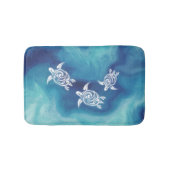 White Turtles in Blue Ocean Waterverf Badmat (Voorkant)