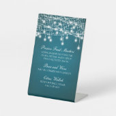 White Twinkle String Lights op Blauwgroen Reclamebord Met Voetstuk (Voorkant)