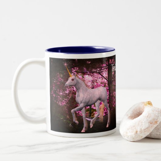 White Unicorn in Forest Fantasy Personalized Tweekleurige Koffiemok (Met donut)