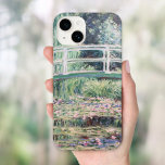 White Water Lilies | Claude Monet Case-Mate iPhone 14 Hoesje<br><div class="desc">Witte waterlelies (1899) | Claude Monet’s White Water Lelies is een sereen en boeiend schilderij uit zijn iconische Water Lelies serie. Dit werk toont een rustige vijver versierd met delicate witte leliebloesems en groene leliepads die op het reflecterende oppervlak drijven. De impressionistische stijl van Monet straalt door in het zachte,...</div>