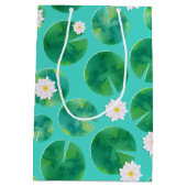 White Water Lily Flowers & Lily Pad Pattern Medium Cadeauzakje (Achterkant)