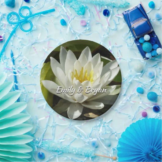 White Waterlily and Bud Floral Papieren Bordje (Feest)