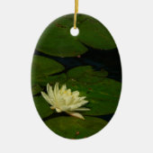 White Waterlily I Peaceful Floral Photography Keramisch Ornament (Voorkant)
