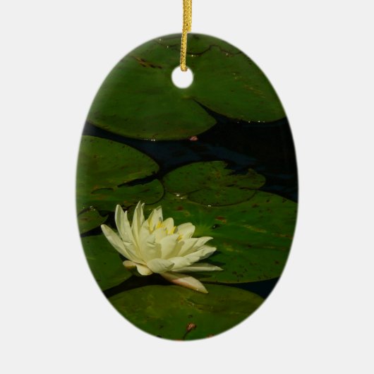 White Waterlily I Peaceful Floral Photography Keramisch Ornament (Voorkant)