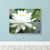 White Waterlily Wildflower Canvas Afdruk (Insitu (Houten vloer))