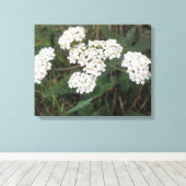 White Wildflower Canvas print (Insitu (Houten vloer))