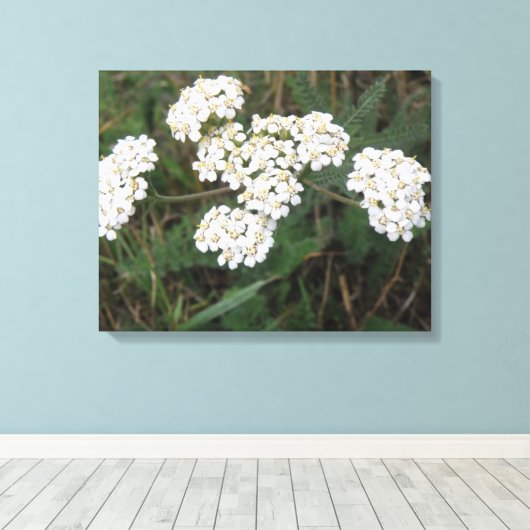 White Wildflower Canvas print (Insitu (Houten vloer))