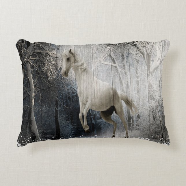 White Winter Horse in Mountain Forest Accent Kussen (Voorkant)