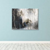 White Winter Horse in Mountain Forest Canvas Afdruk (Insitu (Houten vloer))