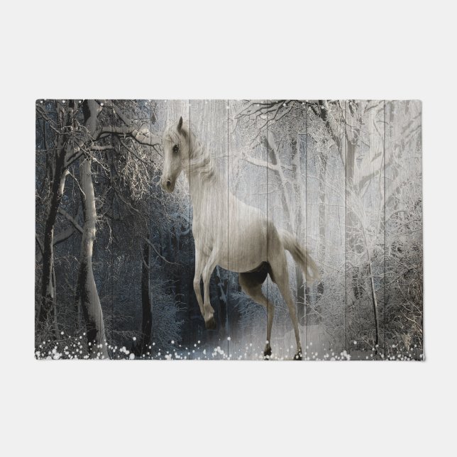 White Winter Horse in Mountain Forest Deurmat (Voorkant)