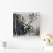 White Winter Horse in Mountain Forest Vierkante Klok (Huis)