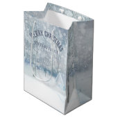 White Winter Romantic Snowy Bossen Medium Cadeauzakje (Voorkant Gekanteld)