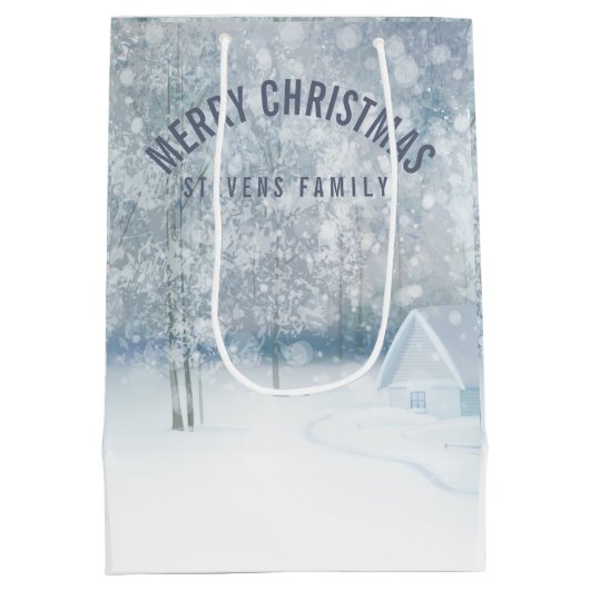 White Winter Romantic Snowy Bossen Medium Cadeauzakje (Achterkant)