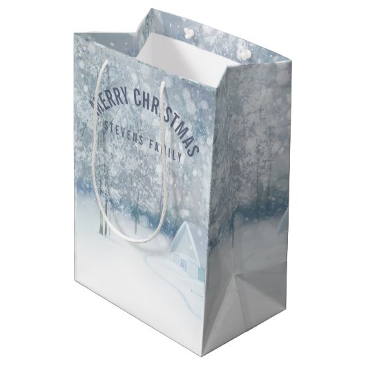 White Winter Romantic Snowy Bossen Medium Cadeauzakje (Achterkant Gekanteld)