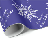White Winter Snowflakes op Blue Holiday Cadeaupapier (Rol Hoek)