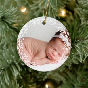White Wreath   Eerste Kerstmis van Red Baby Keramisch Ornament