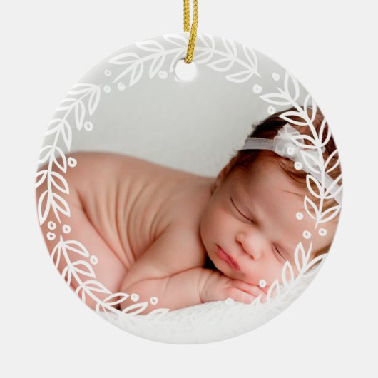 White Wreath | Eerste Kerstmis van Red Baby Keramisch Ornament (Voorkant)