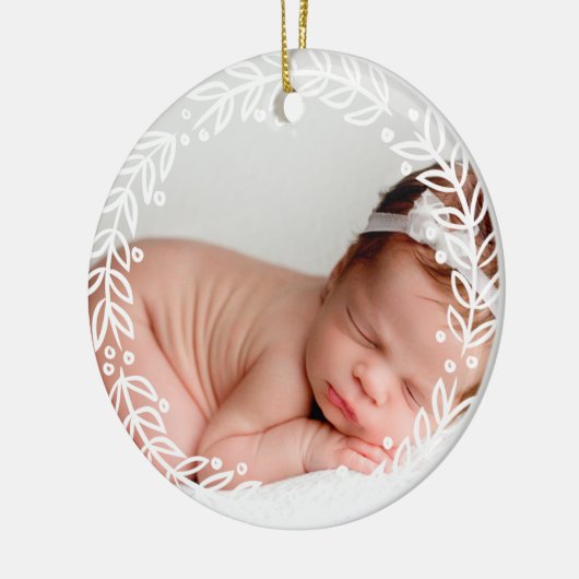 White Wreath | Eerste Kerstmis van Red Baby Keramisch Ornament (Links)