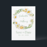 White & Yellow Daffodil Floral Green Script Save The Date<br><div class="desc">geel en wit Daffodil floral wreath in zachte waterverven is perfect voor deze lente- en zomerbruiloft "Save the Date" trouwherinnering. Coördinerend groen manuscript en typografie. Pas aan zoals nodig. Als u de link "Verder aanpassen" wilt aanpassen, klikt u op de link "Verdere aanpassingen aanpassen" en gebruikt u het ontwerpgereedschap om...</div>