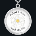 White Yellow Daisy Flower Floral Garden Party Zilver Vergulden Ketting<br><div class="desc">Pas je aan met je informatie! Het ontwerp bevat een originele markeringsillustratie van een gele en witte melkbloesem. Geweldig voor een tuinfeest, vrijgezellenfeest, bruiloft of verloving. Deze dagelijkse illustratie is ook beschikbaar op andere producten. Zie je niet wat je zoekt? Hulp nodig bij aanpassingen? Neem contact op met Rebecca om...</div>