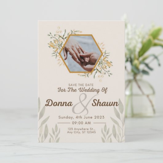 White Yellow Modern, echtpaar en hun trouwring Kaart (Staand voorkant)